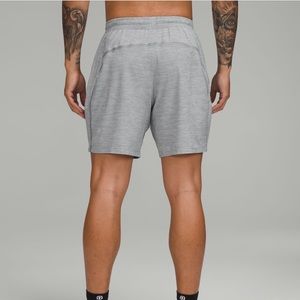 NWT Lululemon Mens Gray Pace Breaker Lined Short Size Medium